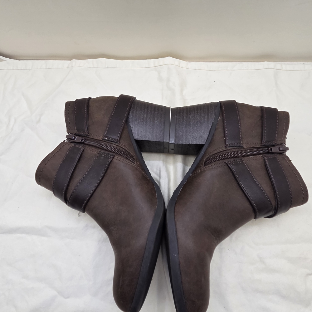 Indigo Rd Brown Ankle Boots | Size 6 | Buckle Strap | Stacked Heel | Side Zip - Picture 5 of 7